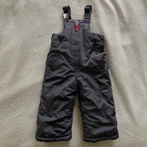 Oshkosh B’gosh snow bib in great shape 18 mo